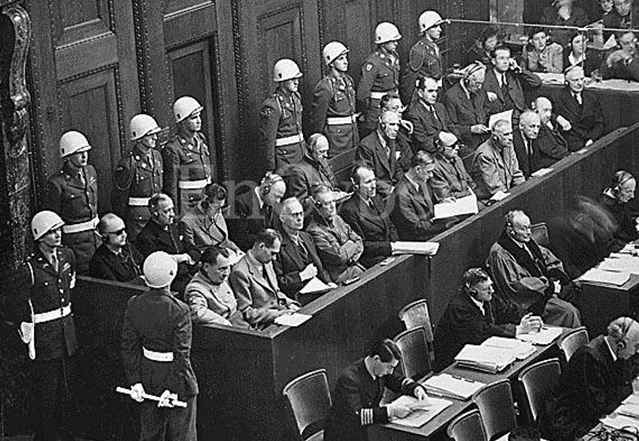 뉘른베르크에서 열린 전범 재판 ('45. 11. 20 ~ '46. 10. 1.) (출처 : 금성출판사)