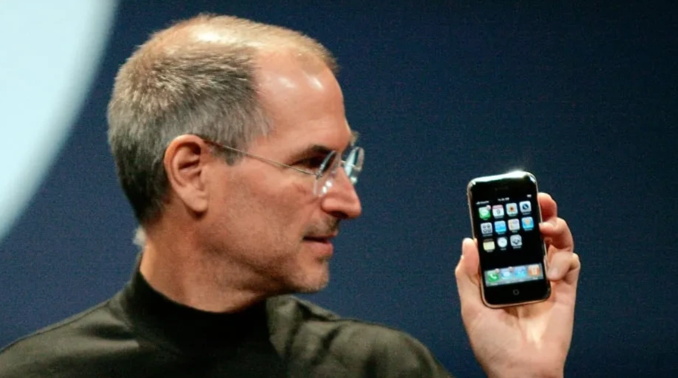 스티브 잡스의 아이폰은 그의 고집스러운 개성의 산물이었다